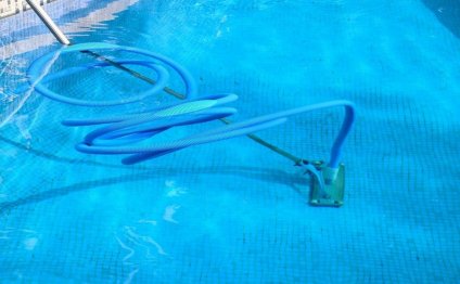 How to Vacuum a Pool With an