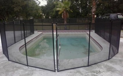 Orlando Pool Fence in Concrete