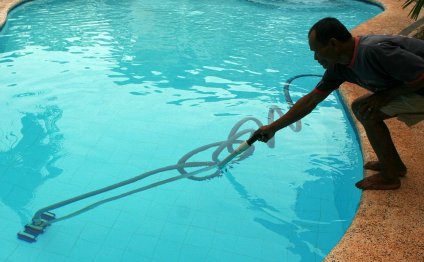 Pool Cleaning And Maintenance