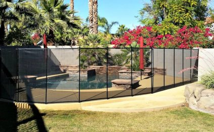 Removable mesh pool fence