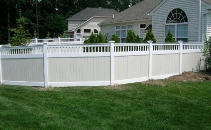 This type of white vinyl fence